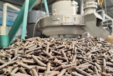 村里的廢木頭 農作物秸稈怎么辦？有木屑顆粒機，好解決